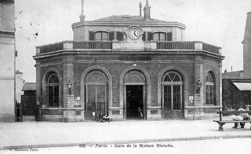 Façade de la gare de la Maison-Blanche.
