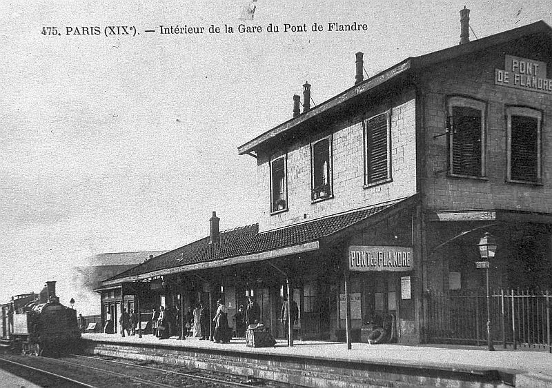 Un train circulaire atteint la station Pont de Flandre