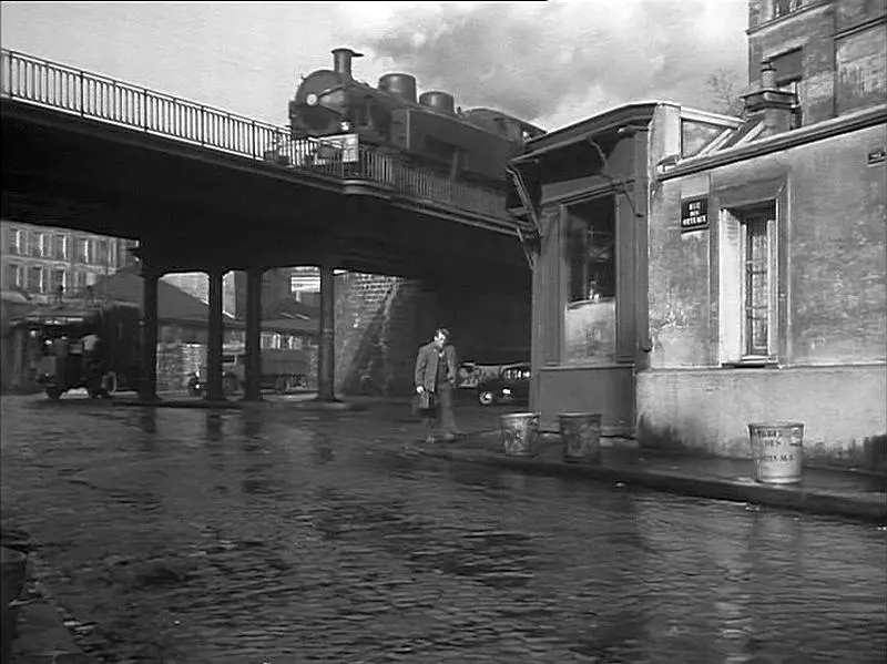 Locomotive à vapeur 050 TQ sur le pont de la rue des Orteaux