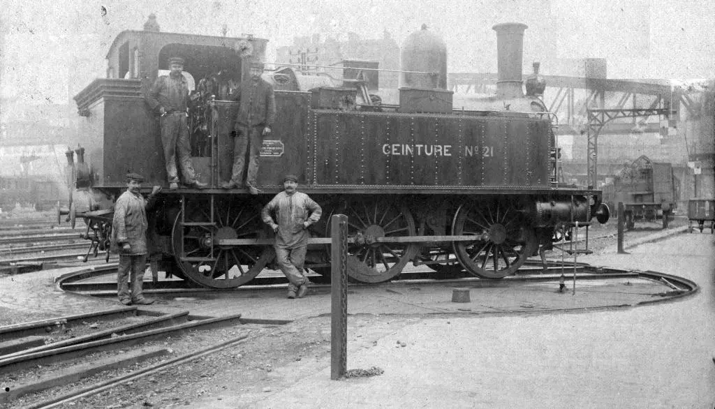 Locomotive numéro 21 stationnant au dépôt de La Chapelle