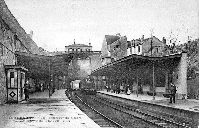Intérieur de la gare de Maison-Blanche de la Petite Ceinture.