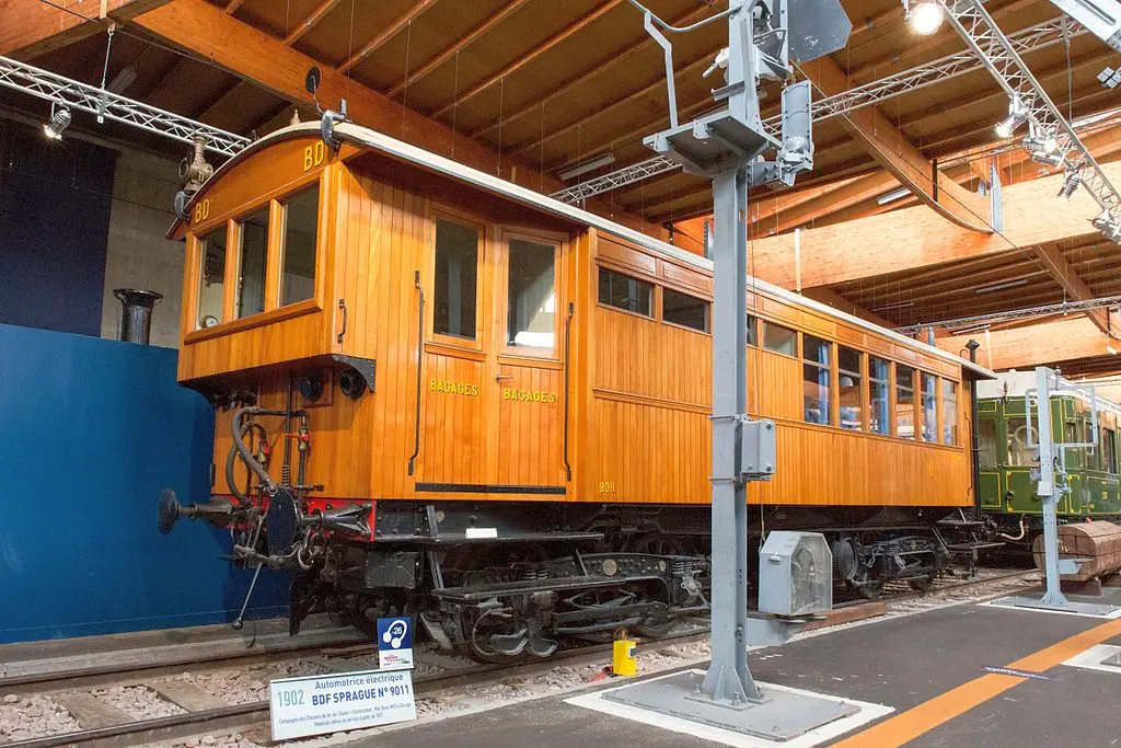 Automotrice de la Compagnie de l'Ouest préservée à la Cité du Train