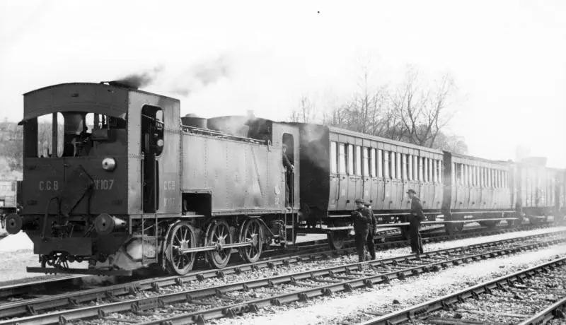 Train de la Compagnie des chemins de fer de grande banlieue en gare de Magny-en-Vexin