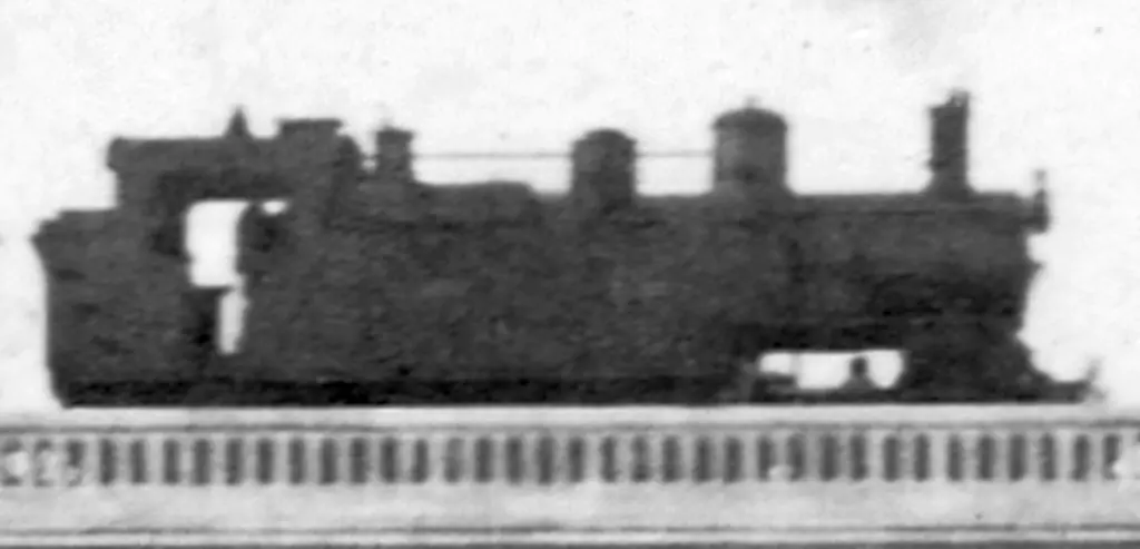 Gros plan sur locomotive Nord 222 T 2.231-2.305 franchissant le pont-viaduc du Point-du-Jour