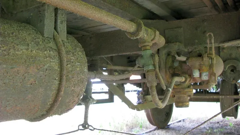 Dessous du châssis de la voiture État C4Df de Pont-Érambourg
